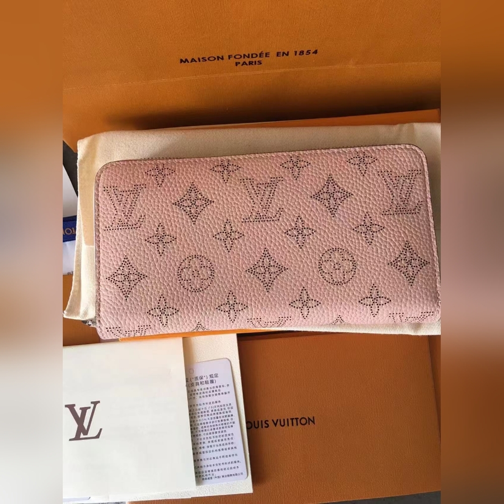 Louis Vuitton Zippy Wallet